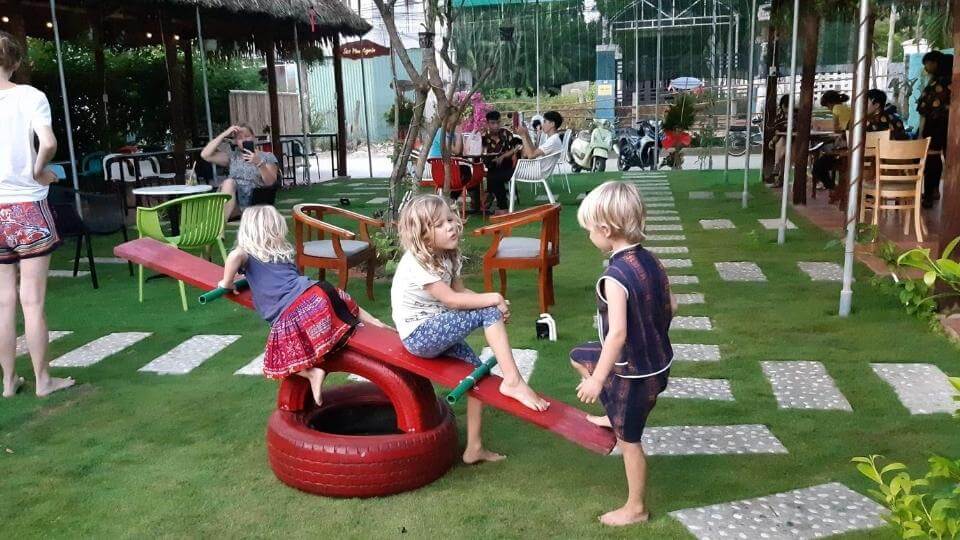 Things to do in Hoi An with kids-Family garden cafe-kids playing