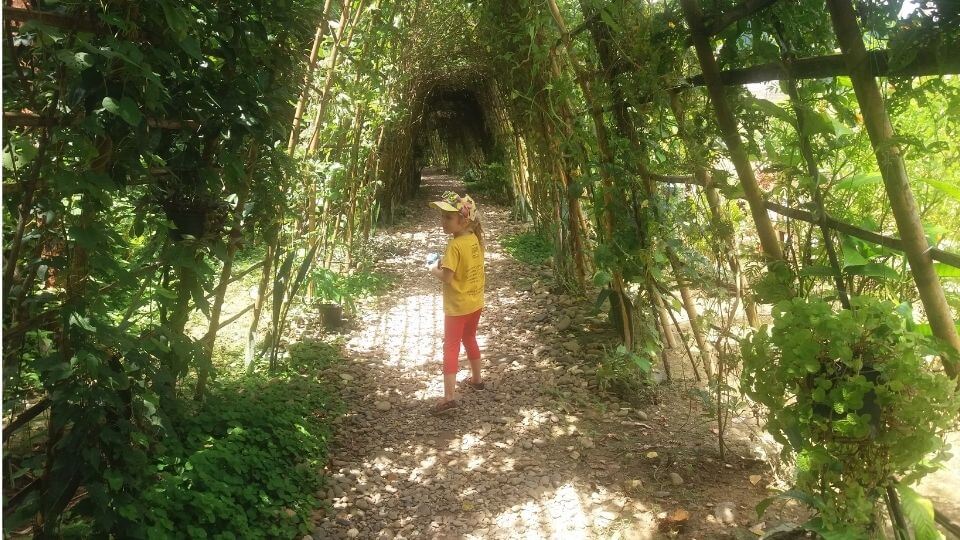 Things to do in Luang Prabang-Nahm Dong Park-Ayla in archway