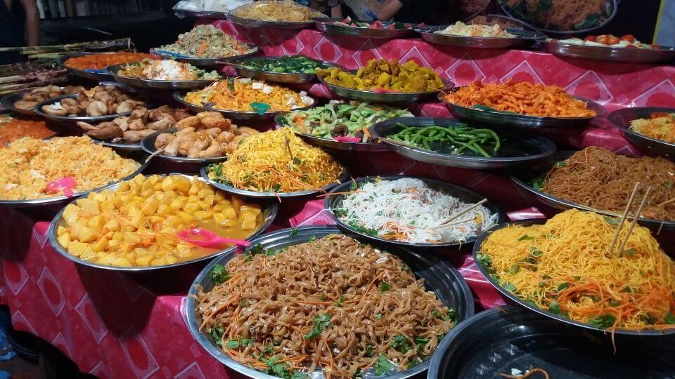 Things to do in Luang Prabang-night market-vegan buffet