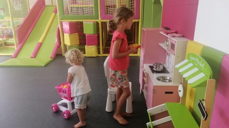 Indoor playgrounds Podgorica-happy kids-Ayla and Romy