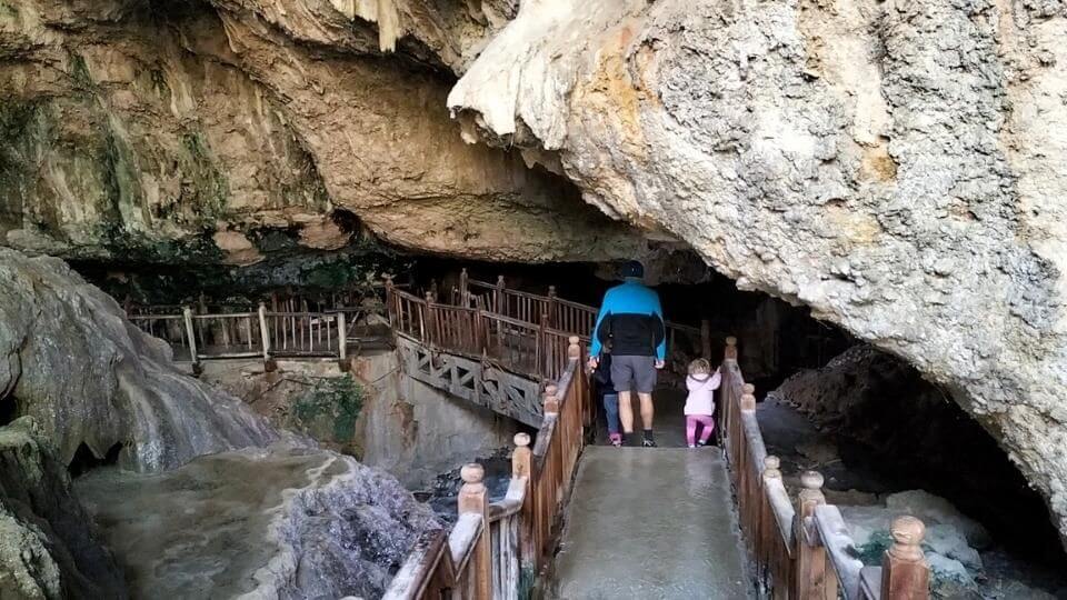 Things to do in Pamukkale-Visit Mağarası ve Yüzme Havuzu cave-Colin, Ayla, Romy in cave