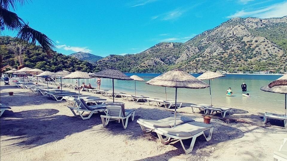 Visiting Oludeniz beach and hanging out at the blue lagoon is one of the fun things to do in Fethiye