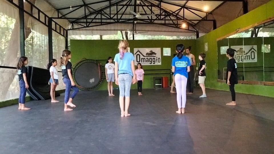 Omaggios is an excellent place for active kids activities in Anjuna Goa, from ballet, to gymnastics to aerial classes for kids and adults.
