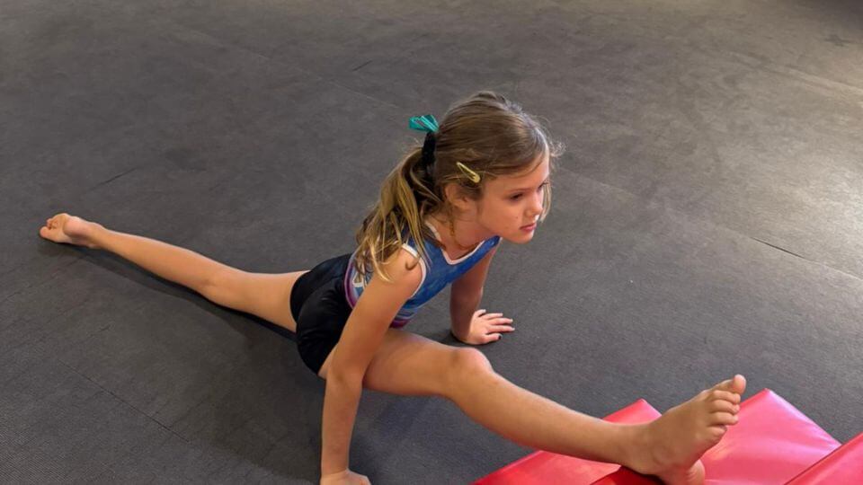 Ayla doing oversplits on a soft step in Singapore.