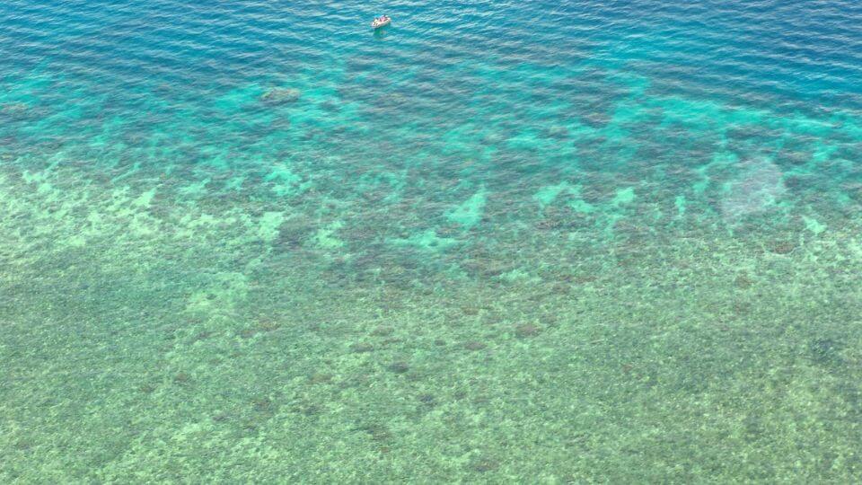 A gorgeous overhead view of the Great Barrier Reef.